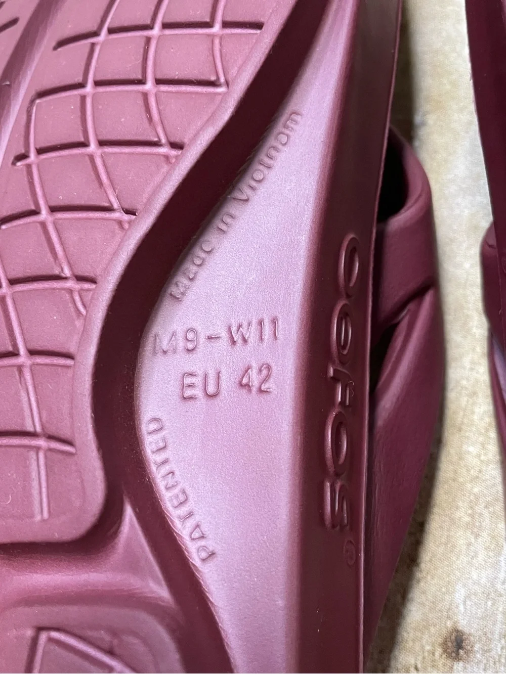 OOFOS Ooriginal Recovery Mauve Burgundy Flip Flop Thong